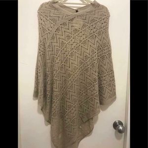 NWT taupe lightweight knit poncho. One size.